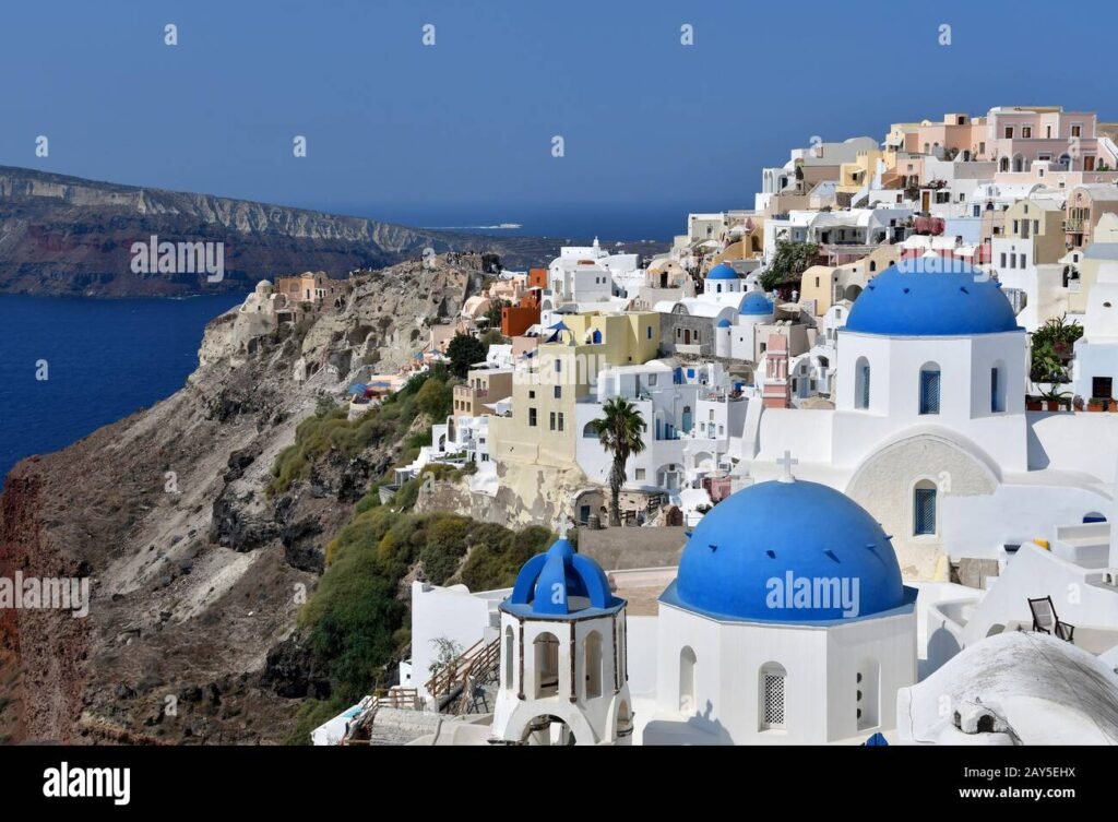 greece-santorini-the-village-of-oia-and-its-houses-with-whitewashed-walls-and-blue-domes-on-the-cliff-overlooking-the-caldera